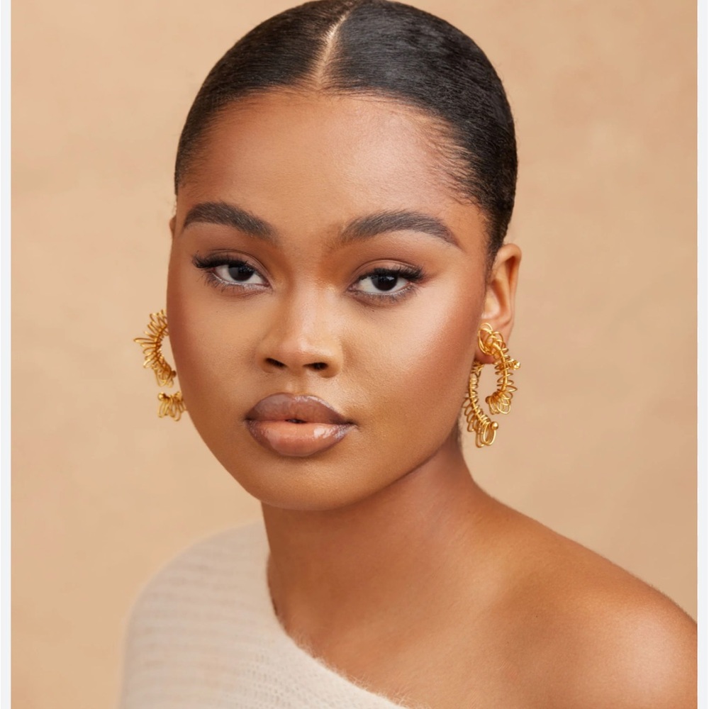 Looking for shop Khoi Mudi earrings, not selling!